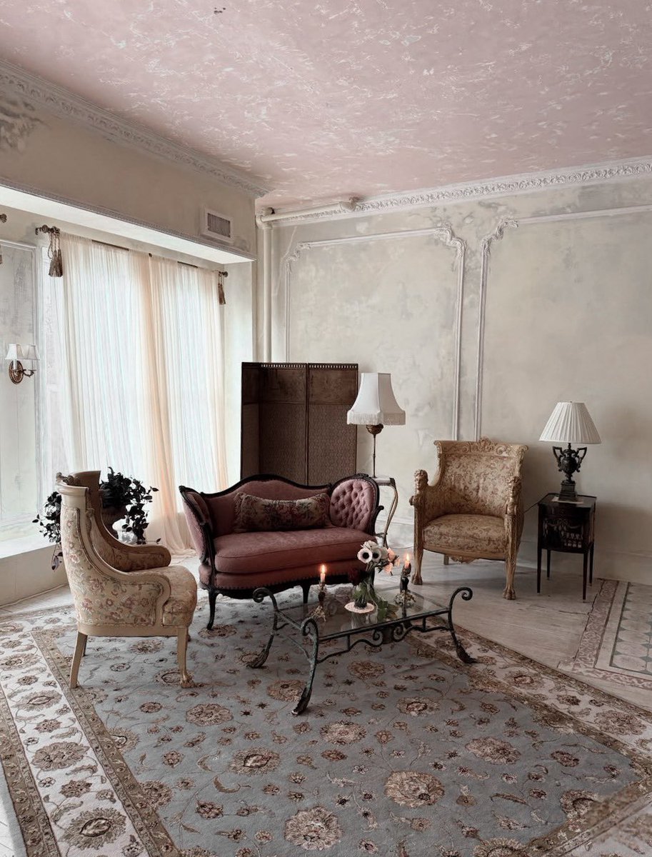 mirror palais showroom in nyc, designed by natalie stein