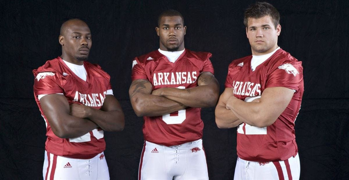 CFBPosts's tweet image. Darren McFadden, Felix Jones, AND Peyton Hillis were all in the same Arkansas backfield.

Two 1,000-yard rushers.  
A Doak Walker winner.  
An NFL Madden cover star.

That 2006 Razorbacks RB room was straight-up unfair. 🐗💨