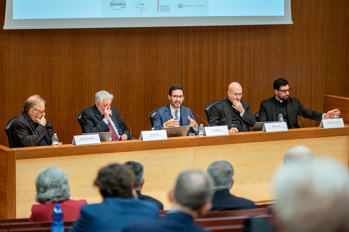 UniGregoriana's tweet photo. 🇧🇷🇻🇦 Si è svolto ieri il seminario “Brasile e Santa Sede: 200 anni di relazioni diplomatiche” per ricordare ol bicentenario. Un legame che fa del #Vaticano un osservatorio privilegiato per la comprensione della storia del #Brasile e dell’#AmericaLatina https://t.co/EEmwsuoiYF