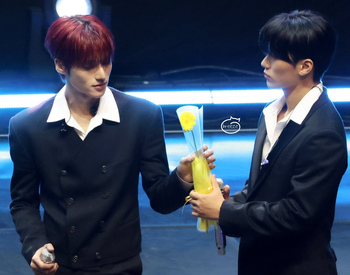 breeze990710's tweet image. 260117 TEEZ FANMEETING 《DAWN:26》

🌻
#ATEEZ #ChoiSan #SAN #최산  #우영 #우산 #WOOYOUNG
