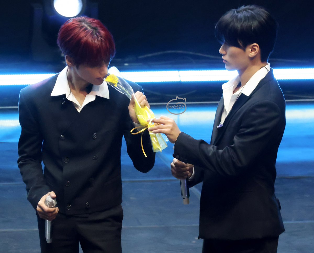 breeze990710's tweet image. 260117 TEEZ FANMEETING 《DAWN:26》

🌻
#ATEEZ #ChoiSan #SAN #최산  #우영 #우산 #WOOYOUNG