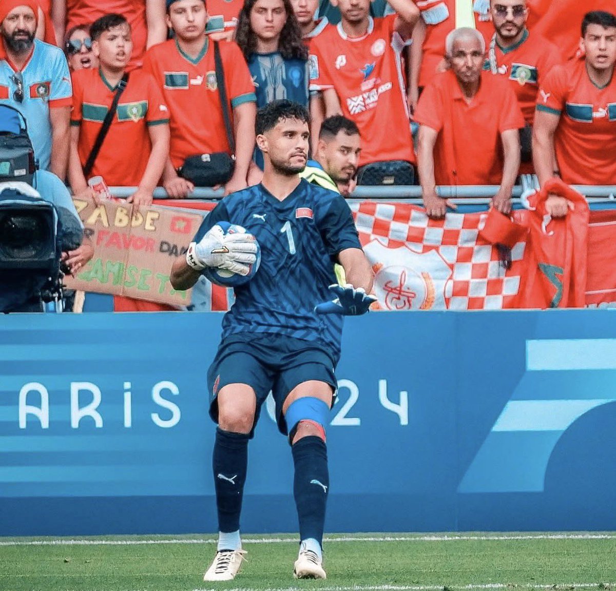 AtKoraMaroc's tweet photo. 🚨 JUST IN ! Munir El Kajoui, blessé pendant toute la CAN, était malgré ça sur le banc de l’équipe nationale. 
Il a été mis au repos par la RS Berkane et manquera donc le match de LDC ce week-end.
Source : Yassin Kabibi https://t.co/4UUnzFwxIu