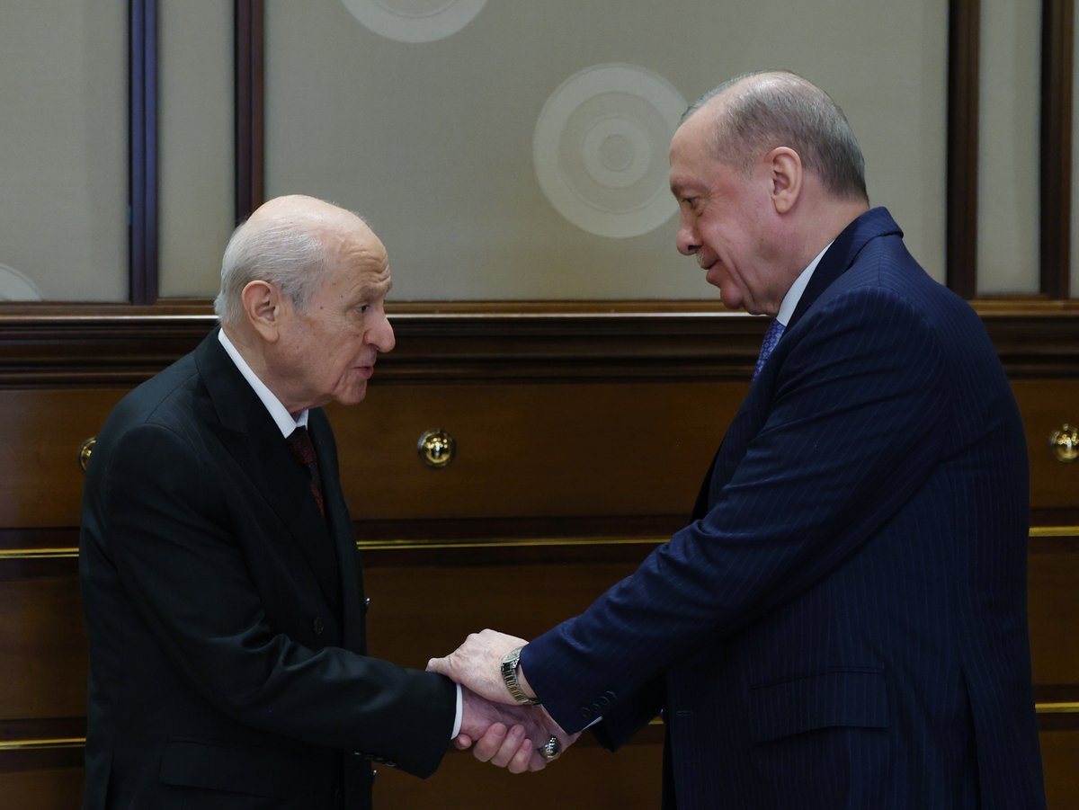Akparti's tweet photo. Cumhurbaşkanımız Sayın Recep Tayyip Erdoğan, MHP Genel Başkanı Devlet Bahçeli'yi kabul etti. https://t.co/c5nSoPzKch
