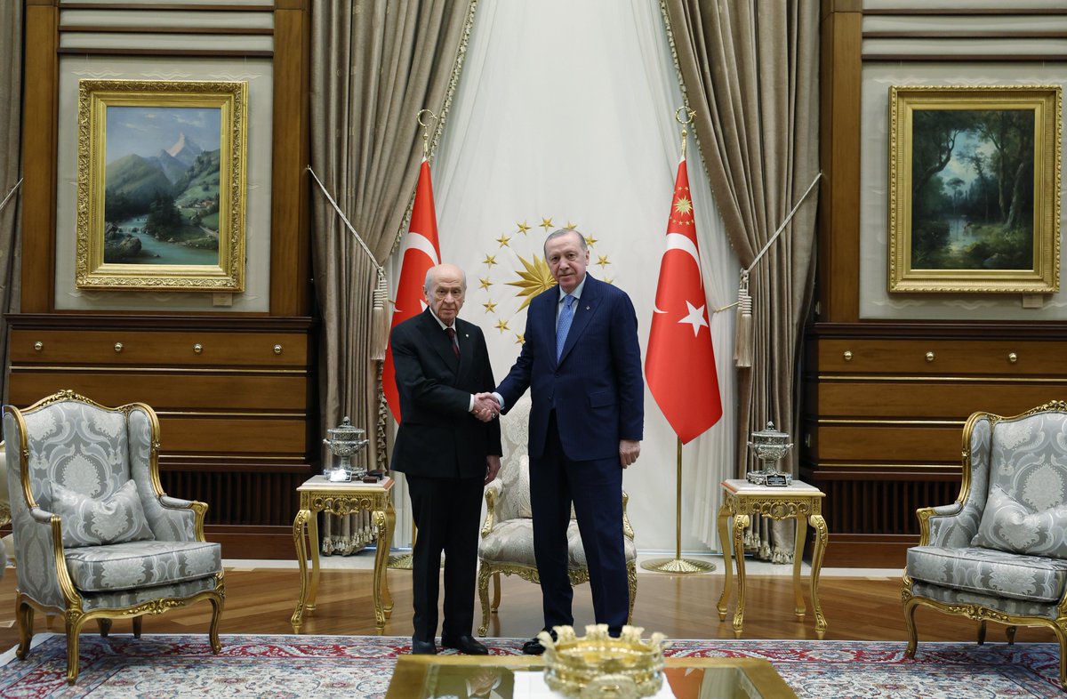 Akparti's tweet photo. Cumhurbaşkanımız Sayın Recep Tayyip Erdoğan, MHP Genel Başkanı Devlet Bahçeli'yi kabul etti. https://t.co/c5nSoPzKch