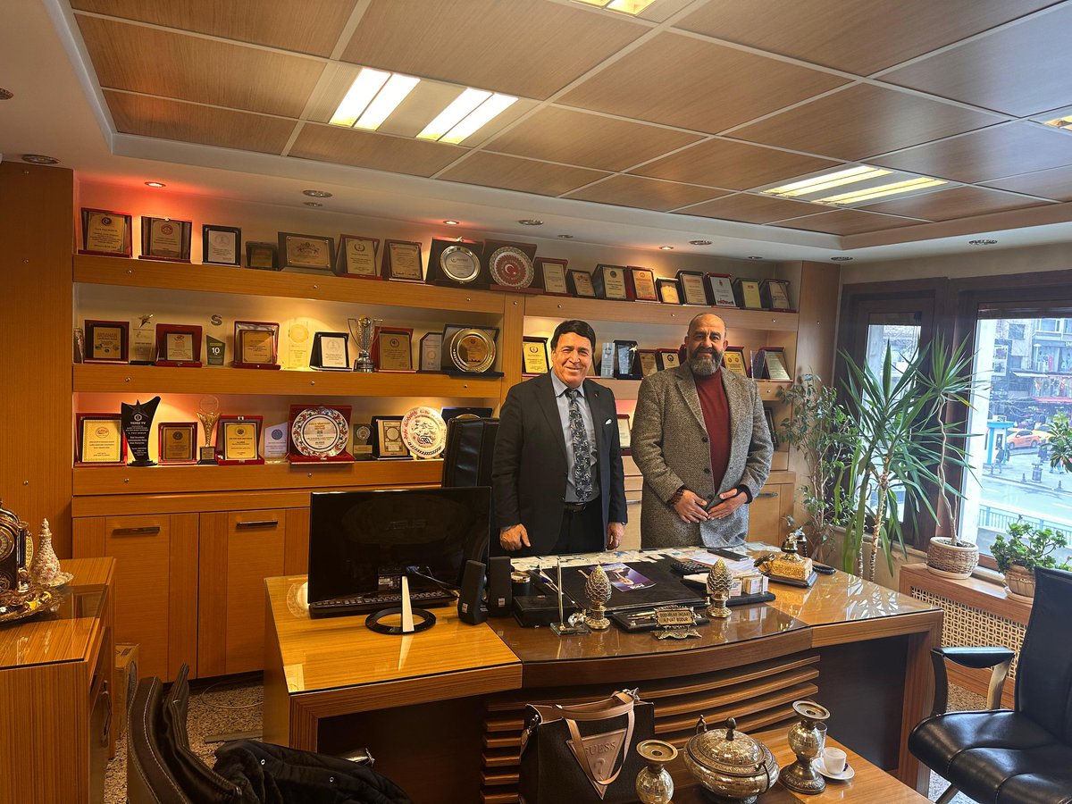 İş Dünyası Platformu olarak; SmyrNovias By Abiyec yetkilisi, iş insanı Can Kumkaç, Fatih’te Genel Başkanımız Sayın Fuat Bodur’u makamında ziyaret etti.
Gerçekleşen görüşmede, yapılması planlanan faaliyetler ve iş birliği imkânları üzerine karşılıklı fikir alışverişinde bulunuldu.