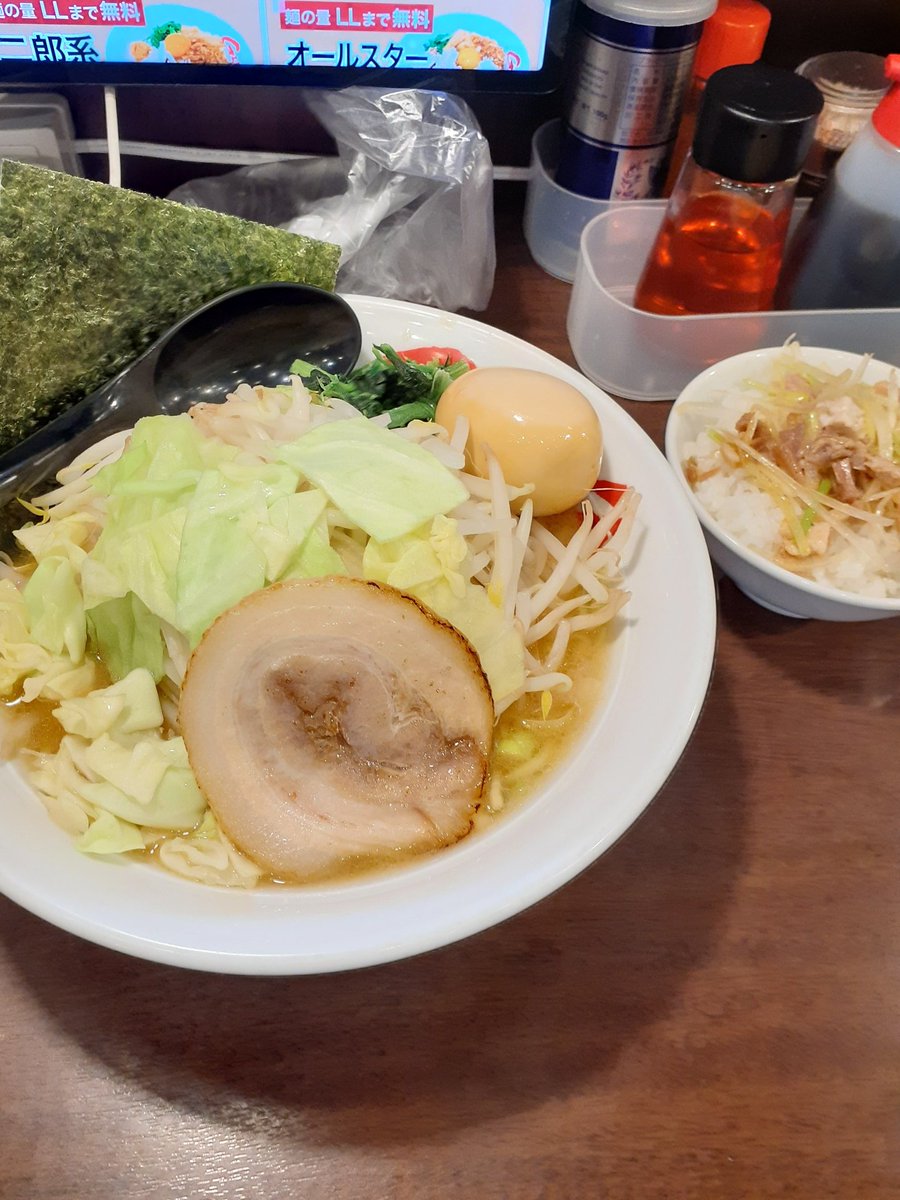 hello_hakusama's tweet photo. 久しぶりにカップラーメンじゃないラーメン食べた https://t.co/fK5oICz19q