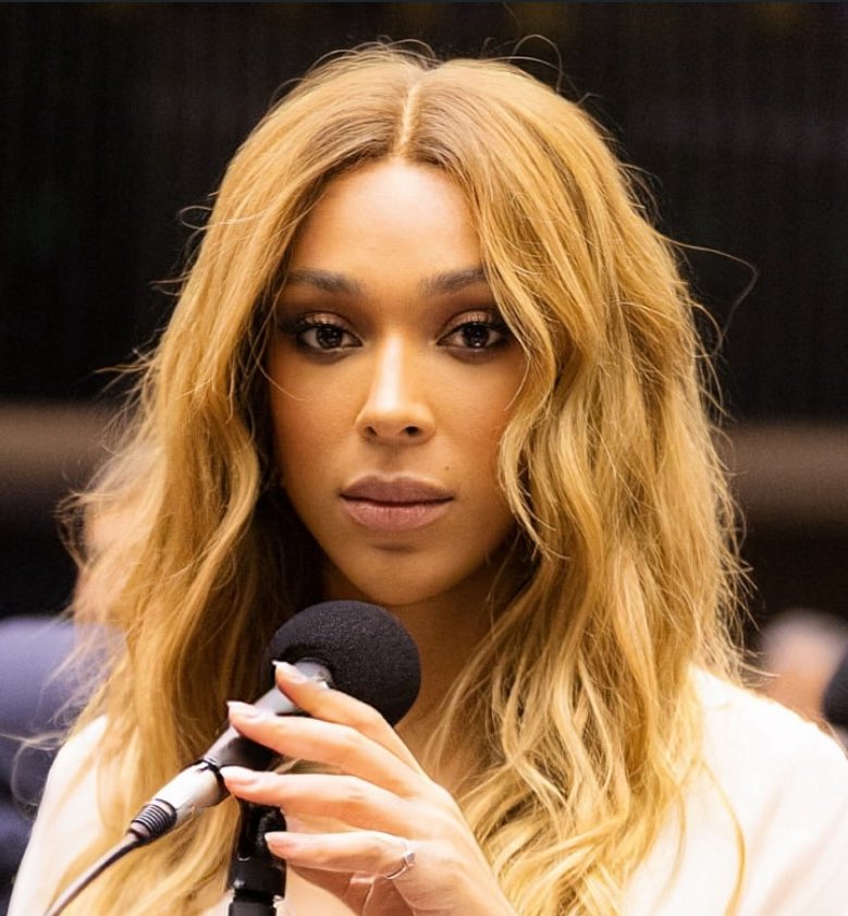 QGdoPOP's tweet image. Erika Hilton afirma que o Twitter/X pode ser BLOQUEADO no Brasil após denúncia: 

“Sim, o X poderá ser bloqueado no Brasil de novo após uma denúncia feita por mim. E isso é ótimo. Pois isso só acontecerá caso a empresa xAI, dona dessa rede e da inteligência artificial Grok,…