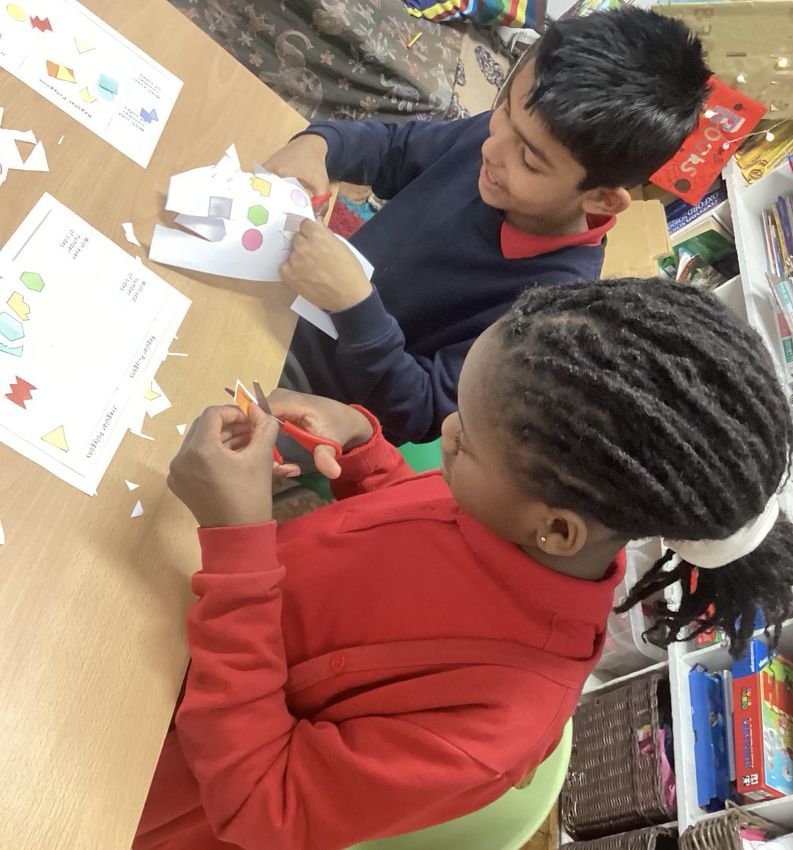 MayflowerSch's tweet image. In Corita Class we have explored the features of regular and irregular polygons, we have separated them according to their features. 
#CoritaClass #Year4 #polygons #LKS2