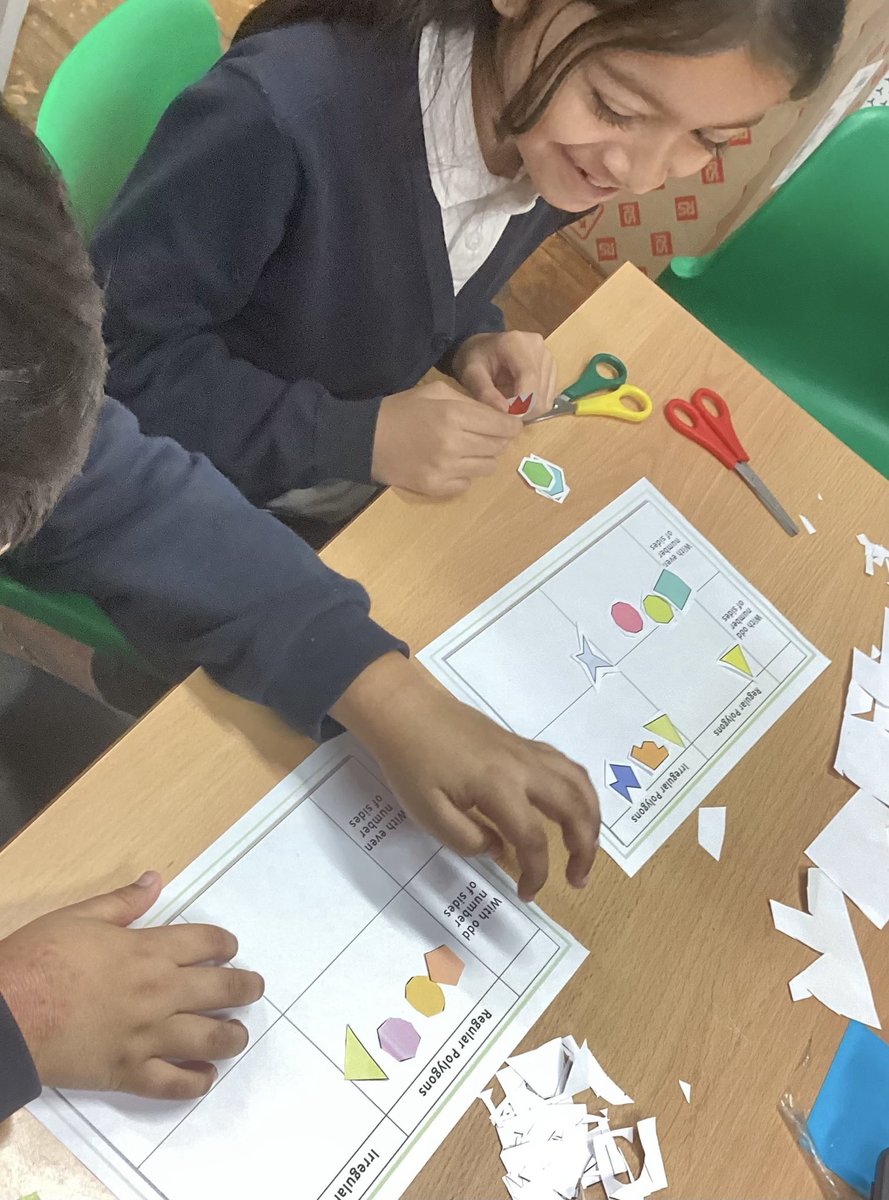 MayflowerSch's tweet image. In Corita Class we have explored the features of regular and irregular polygons, we have separated them according to their features. 
#CoritaClass #Year4 #polygons #LKS2