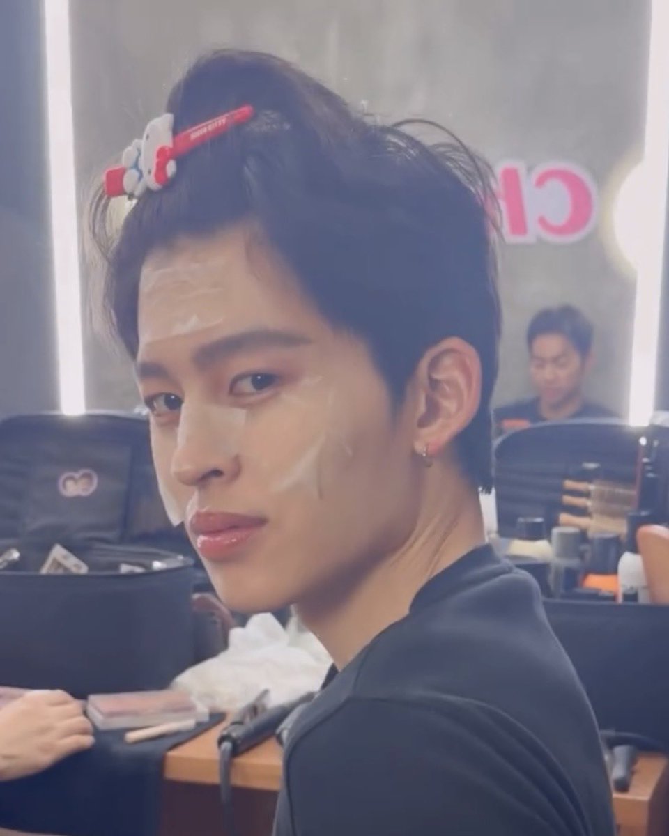 BangAim_B's tweet photo. กิ๊บคิตตี้ของเธอขอฉันนะ 

#ปอนด์ภูวินทร์ #PondPhuwin #sanrio https://t.co/RaHfsWeMMb