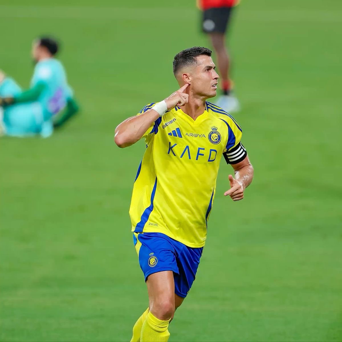 vivaronalldo7's tweet image. إبتسم… اليوم هو يوم كريستيانو رونالدو
اليوم الذي يعود فيه الملك إلى أرض الملعب 🐐