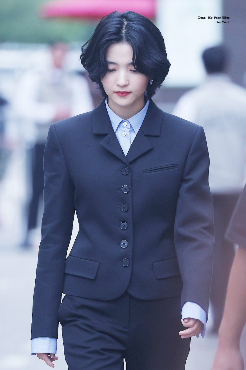 내새꾸 잘생겼다고 소문이 좀 났다면서요?
제 생각에 김태리 최고 존잘은 테리우스라고 봅니다만 호호