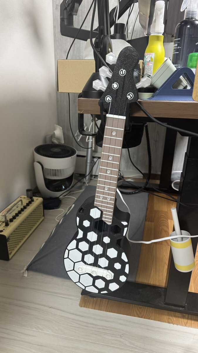 ウクレレも刷れるなんて3Dプリンタはすごいですねぇ、、、