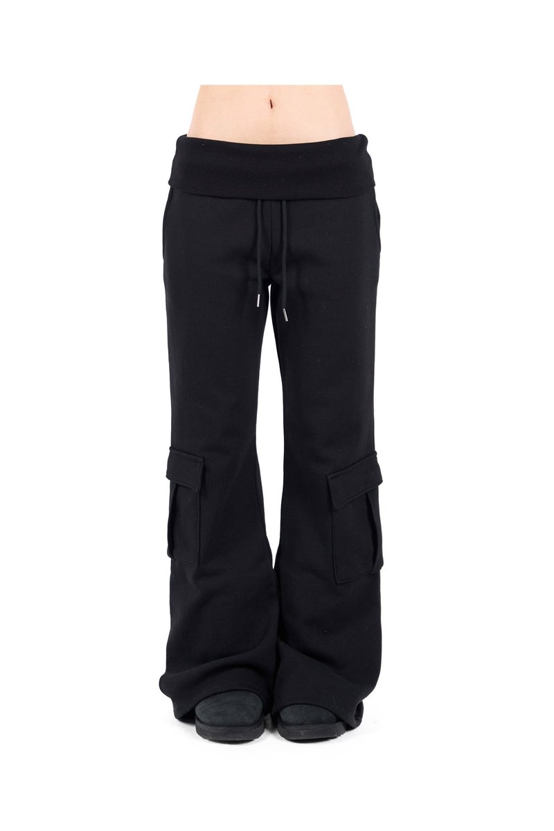 soreisord's tweet image. 밴딩 넓은 부츠컷 바지가 좋다 ..
핏도 예쁘고 편해 보임