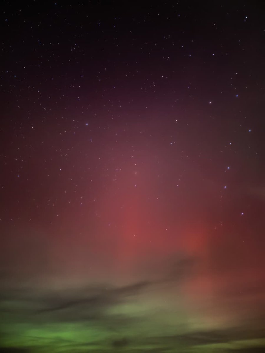 oolools_'s tweet image. Between the stars and the Aurora Borealis, what a magical midnight. Absolutely breathtaking! 🥹🌌✨

The Netherlands, 20 January 2026 💫
