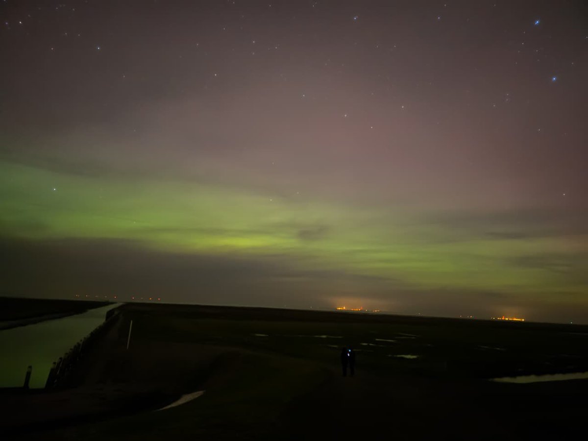 oolools_'s tweet image. Between the stars and the Aurora Borealis, what a magical midnight. Absolutely breathtaking! 🥹🌌✨

The Netherlands, 20 January 2026 💫