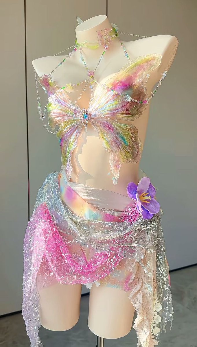 fairiehaze's tweet image. name someone that can pull this outfit off