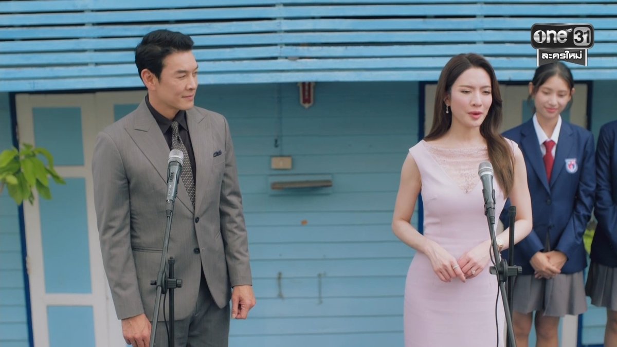 xxwxxqi's tweet image. เอาล่ะ ละครใหม่ช่องวัน #ศักดินาวิทยาลัยEP1 ประเด็นหนักเลยการศึกษา และความเหลื่อมล้ำทางสังคมระหว่างชนชั้น ฟีลให้ทุนเด็กโรงเรียนยากจนไปเรียนรรแพงงี้ แต่ไม่ได้ฟาดกันแค่เด็ก ดูทรง ฟาดกันยันครู

คือดูชื่อนสด. แอฟทัก อ้อมพิ ชาคริตแย้ม กบทรง เฟรชอริศ นี่แค่รุ่นใหญ่…