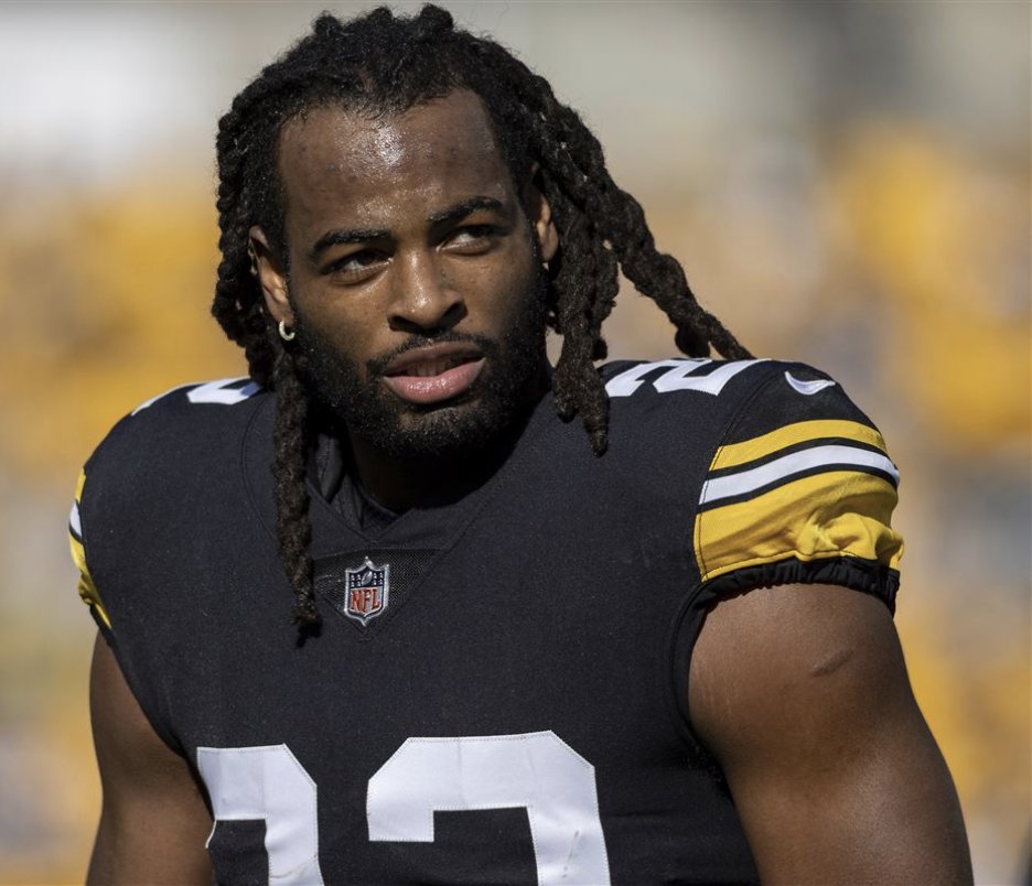 NFL_DovKleiman's tweet image. Yikes: Former Steelers RB Najee Harris revealed that Mike Tomlin told him to leave the Steelers and sign with a new team in free agency.

“He said, Najee, I always talk to you not as if you are a player, but as it you are my son... He was like, it you was my son, I would tell you…