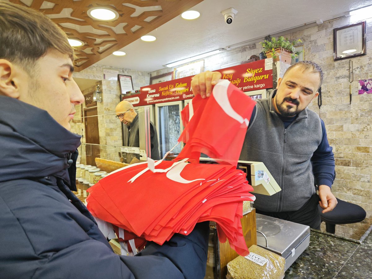 Ülkü Ocakları Kastamonu İl Başkanlığı Üniversite ve Ortaöğretim Birimlerimiz tarafından, Nusaybin sınır hattında şanlı Türk Bayrağına gerçekleştirilen adi saldırı dolayısıyla farkındalık yaratmak amacıyla hemşehrilerimize bayrak dağıtımı gerçekleştirilmiştir.
