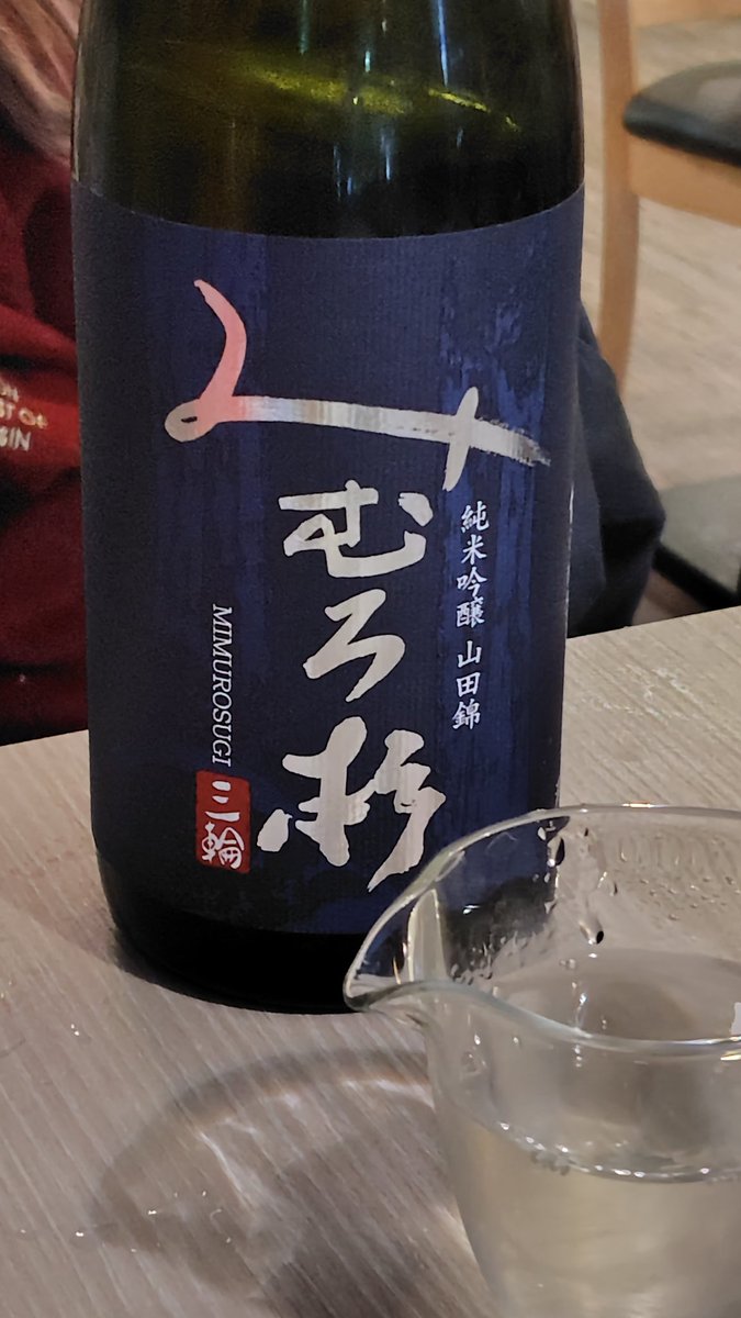 まずスパークリングワインが飲放題で入ってるのありがたかったし、毎回