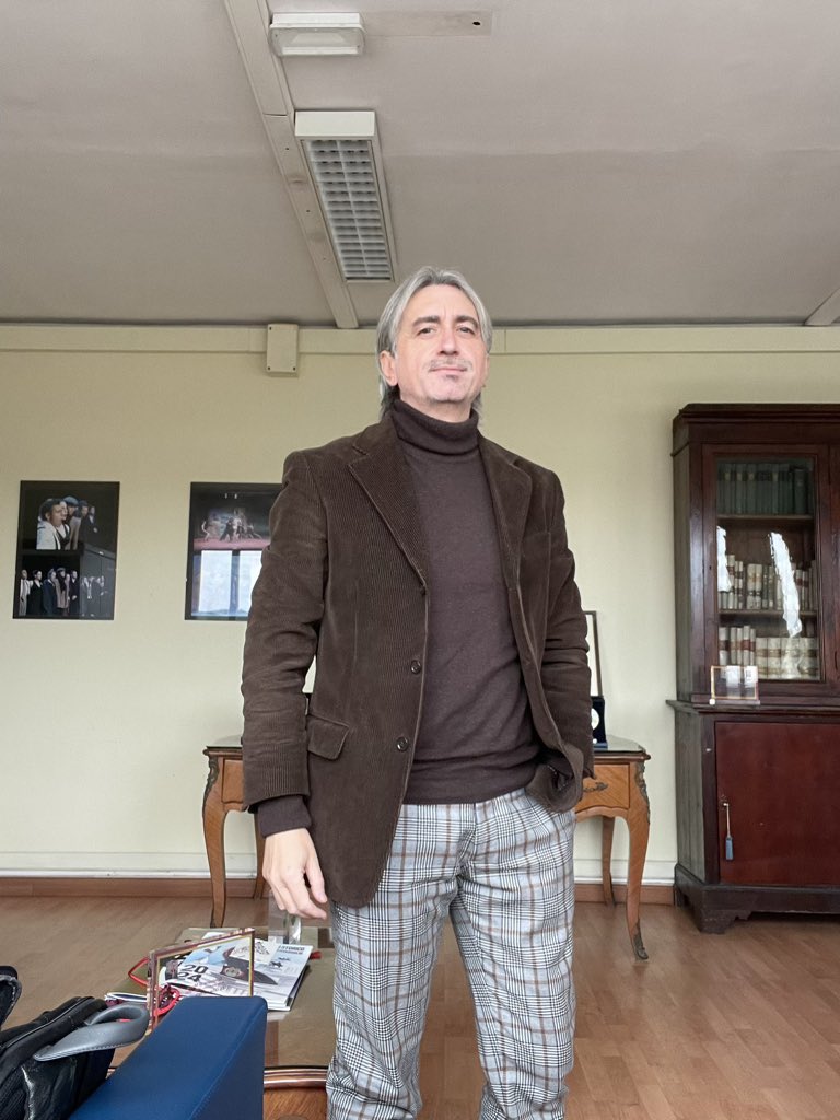 VLenzoni48937's tweet photo. Progetto DM 88 in fase di attuazione. Le studentesse e gli studenti dell’Istituto Superiore  Leon Battista Alberti svolgeranno attività FLS (ex pcto) in Italia, in Francia e in Spagna. #alwaysworking #headmasteratwork #leonbattistaalberti #roma #vincenzolenzoni #eur #picoftheday https://t.co/yfHJITp6iW