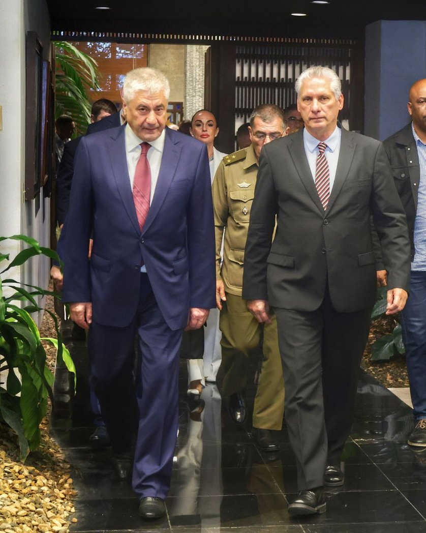 🇨🇺| El Primer Secretario del Comité Central del Partido y Presidente de la República, <a href="/DiazCanelB/">Miguel Díaz-Canel Bermúdez</a> sostuvo fraternal encuentro con Vladimir Alexandorovich Kolokoltsev, ministro del Interior de #Rusia. Calificó su visita como de gran significación.