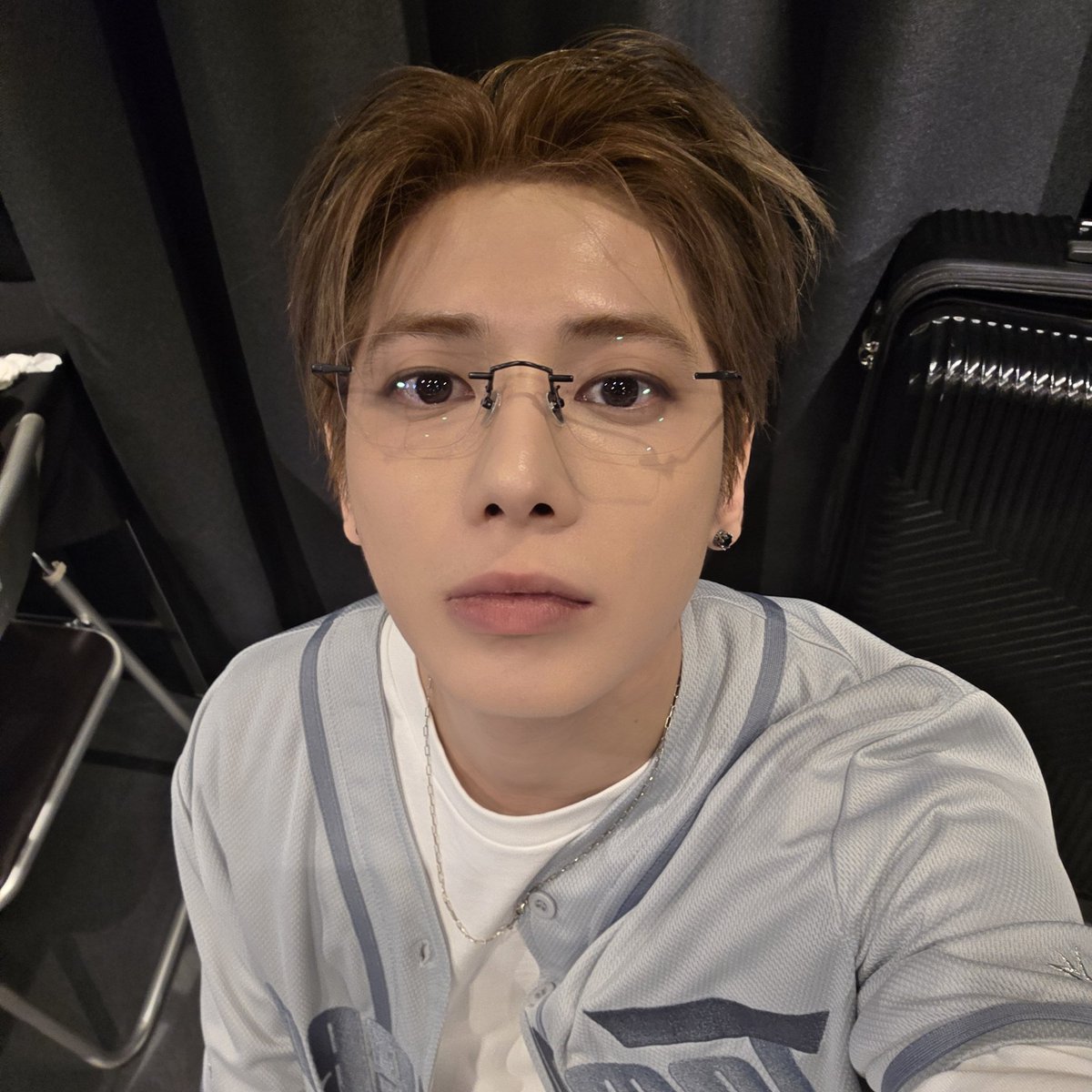 txtdom's tweet image. He looks way too good 😵‍💫