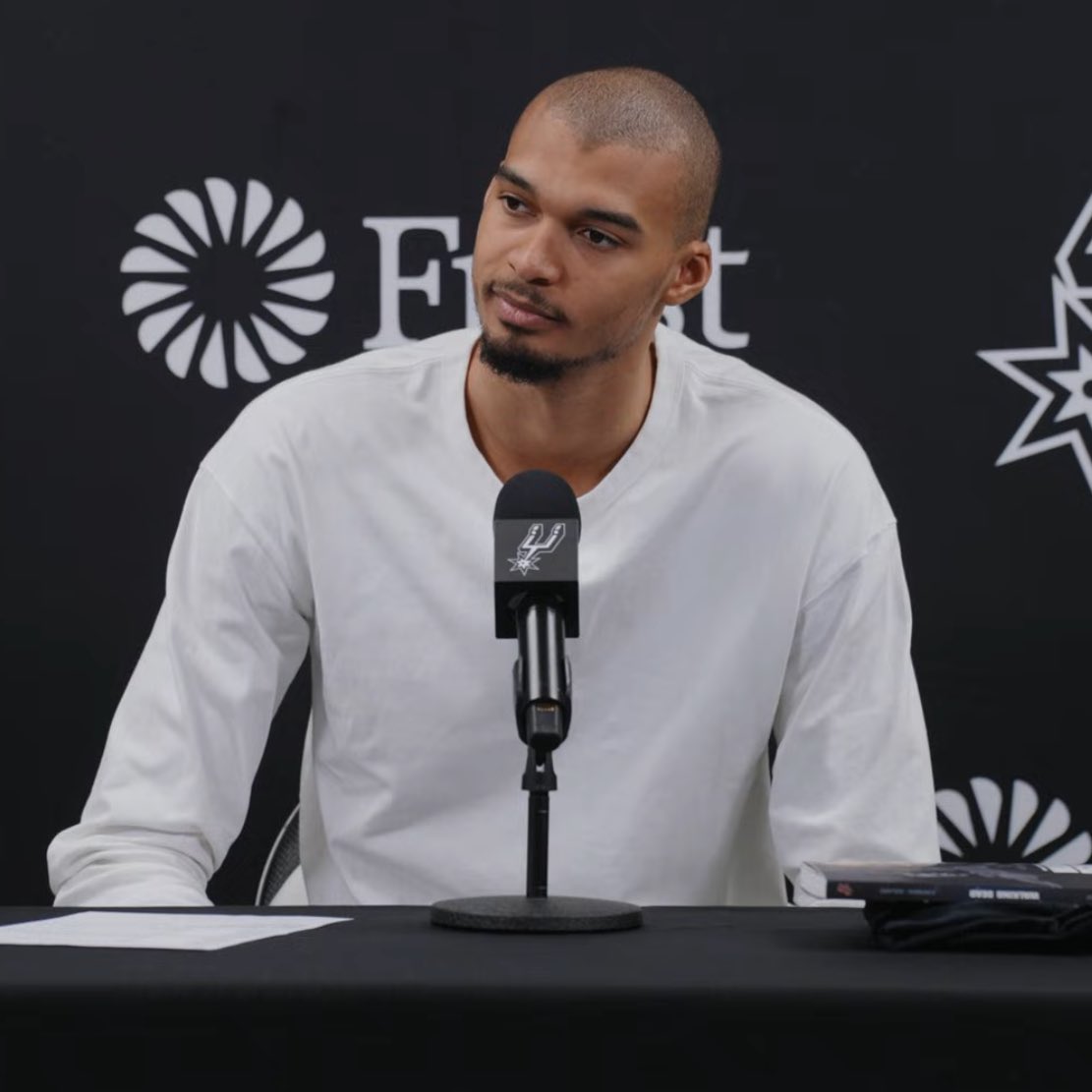 Victor Wembanyama sur le All-Star Game : 

« J’ai envie de jouer dur. J’ai envie d’influencer les grands de ce sport à jouer dur autour de moi. On verra comment ça se passe…sinon, et bah on va faire sans eux ! » 🗣️

🎙️ - <a href="/hugo_levay/">Hugo Le Vay</a>