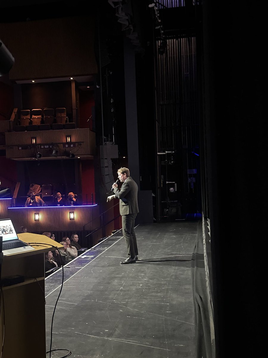 ChilternTSH's tweet photo. POV: The view from backstage during the second half of the #ECTConference ๐โจ๐
Two amazing speakers @msybibi @mradamkohlbeck ๐๐
@LevelTrust https://t.co/ONVmEmrTzV