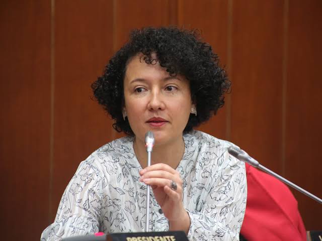 Ojalá en estas elecciones se quemen ellos dos.

Dos orillas políticas muy diferentes pero con algo en  común: lo convenientes, lo vagos e inútiles.