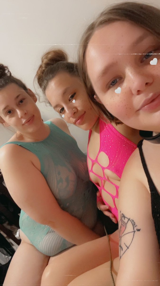 Yayme9060's tweet photo. Let's do a comparison of how many gfs I have compared to you!! 🤣🤣

Wanna know a secret?? 
.............this isn't even all of them 💋 🫦💅

Findom https://t.co/eNAwxhG8TY