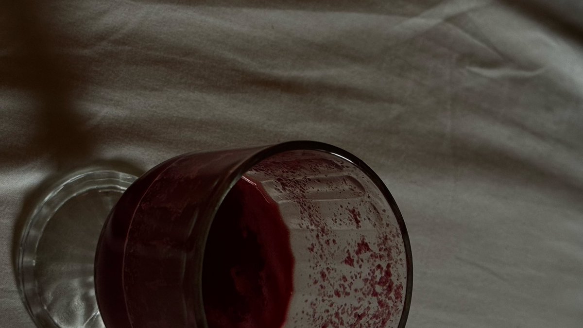 _11ich's tweet image. أحارب المرض بالحُب و بكوب شمندر