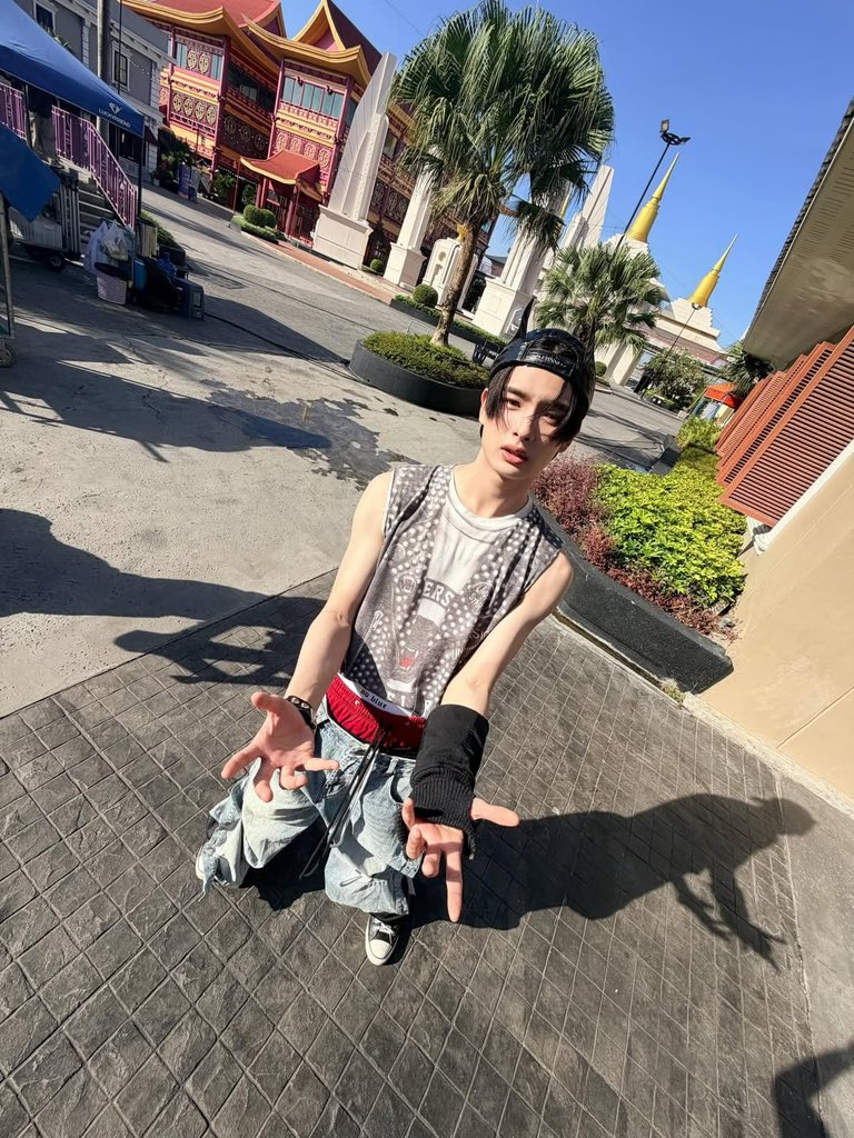 KhunpolStats's tweet image. Soooooo Blue กด 1 
Soooooo ดื้อ กด 2 

🩵👀

ตามไปดูความบลูได้ที่
🔗 : instagram.com/p/DTxoHEcjwqZ/…

ขอไลก์, คอมเมนต์, รีโพสต์, แชร์, และเซฟให้ด้วยนะค้าบบบบ 😜😜😜 

#KHUNPOL 
#BUS_SoBlue_MV 
#BUS_SoBlue
#BUSbecauseofyouishine