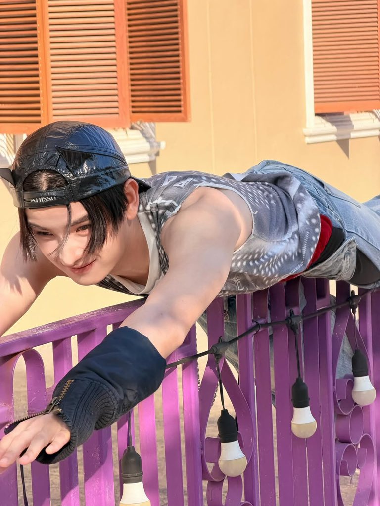 KhunpolStats's tweet image. Soooooo Blue กด 1 
Soooooo ดื้อ กด 2 

🩵👀

ตามไปดูความบลูได้ที่
🔗 : instagram.com/p/DTxoHEcjwqZ/…

ขอไลก์, คอมเมนต์, รีโพสต์, แชร์, และเซฟให้ด้วยนะค้าบบบบ 😜😜😜 

#KHUNPOL 
#BUS_SoBlue_MV 
#BUS_SoBlue
#BUSbecauseofyouishine