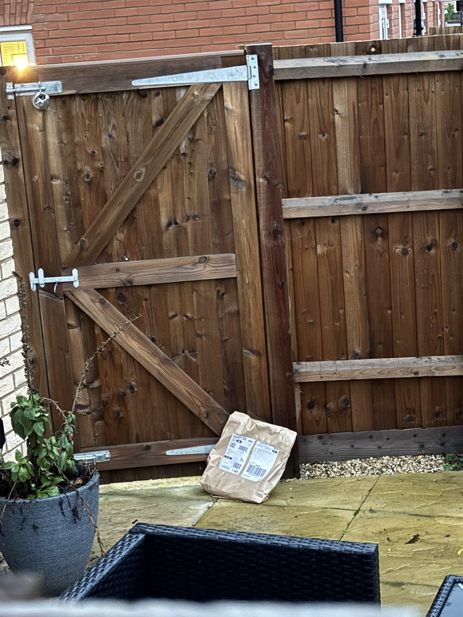 runner_emerson's tweet photo. Thanks NOT to @RoyalMail for not following instructions and delivering my parcel to the wrong address who are on holiday, it’s now out in the open in this great weather! #towcester #royalmailtowcester https://t.co/Y9h4KoYY7N