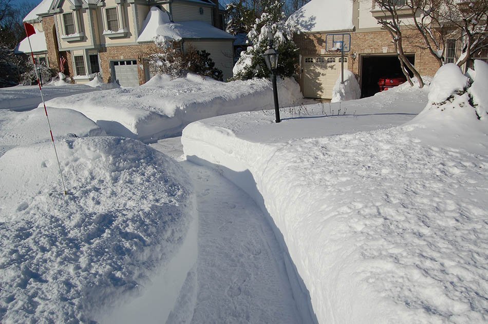 DaveScarangella's tweet image. This is my 26th year living in Ashburn, and it seems like every winter we complain for a few years of no snow, and then we get hit with a 20-incher. During one of these many years ago, one neighbor's wife was about to give birth, so all of us got out in the cul de sac with…