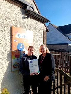 Distinctions for AAL Apprentices!  🤩

Claire Dann from the Apprenticeship Team recently presented Emily Baker with her Early Years Practitioner certificate.
Read more here ➡️ aldridgeadultlearning.com/news-letter/

#Portslade #Brighton #Hove #Apprenticeships #ChangeYourStory