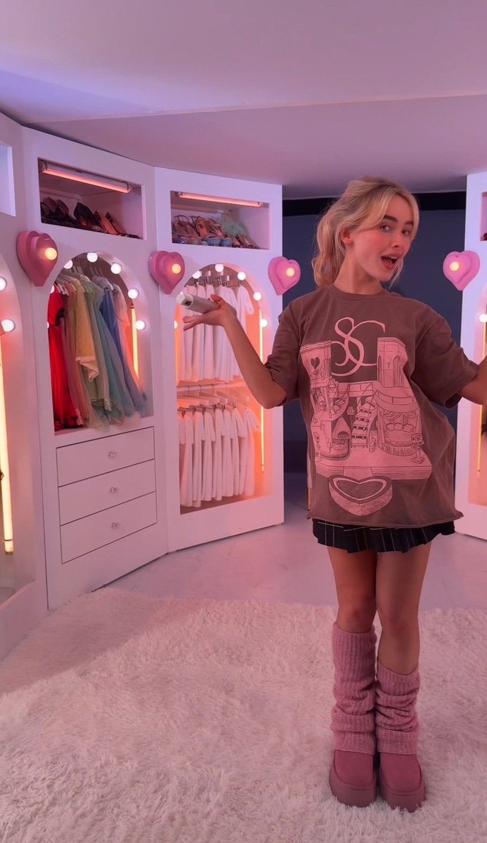 brinabusywoman's tweet image. Can we finally talk about how this was one of the most creative tour stages we’ve seen in a while…