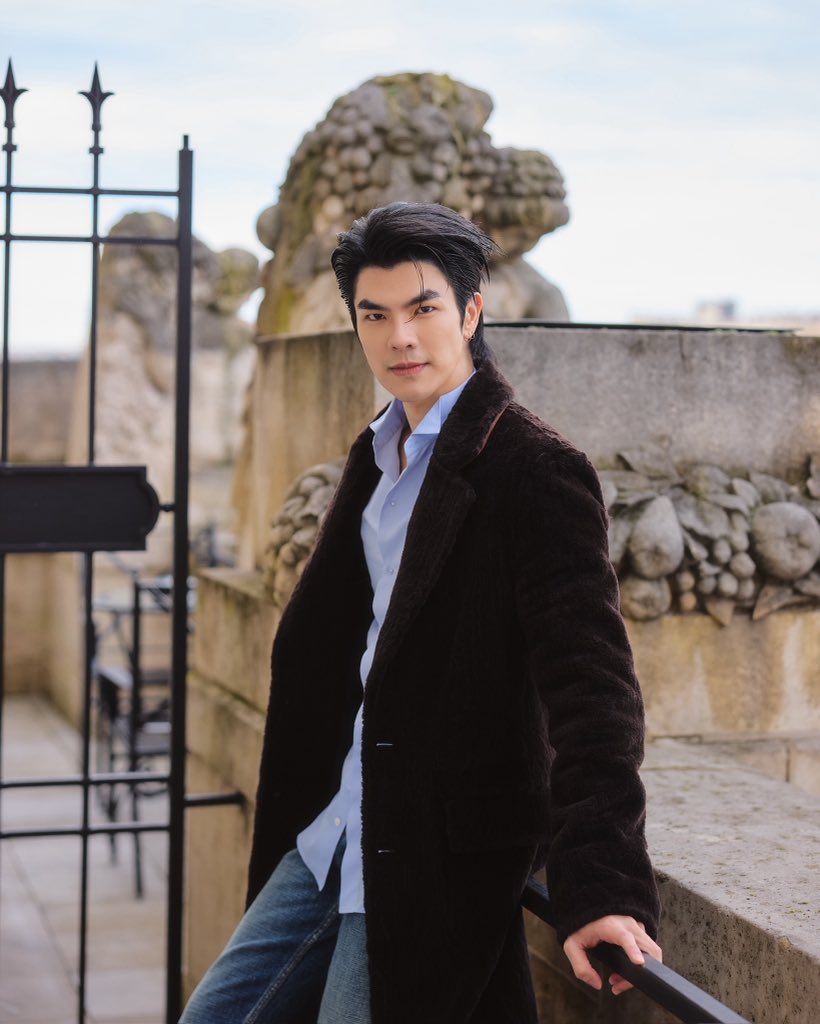 MEMILE09_15's tweet photo. มาย ภาคภูมิ กับลุคฟรอนต์โรวของโชว์ Dior Men’s Winter 2026–2027

#MileApoDiorWinter26
#DiorWinter26 https://t.co/CCAEeg2OwM