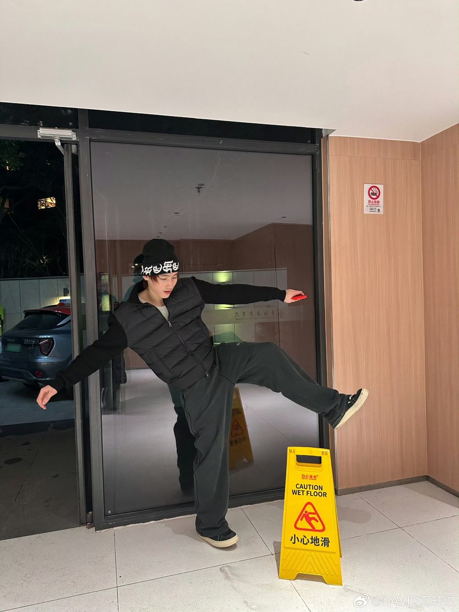 davidwei_th's tweet photo. David Weibo Update 
"Got 'attacked' by those 🐕‍🦺 (puppy) eyes."  - David 

🔗https://t.co/mOJ1vF3BUF

#David #WeiXuanwen #卫轩汶 #David卫轩汶 https://t.co/L381atyKqM