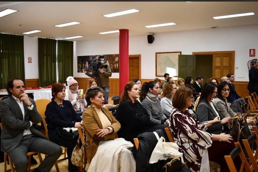 PRODESE's tweet image. ✅Nuestro gerente, Víctor Alcocer, y la técnico de #PRODESE, Tamara Alique, asistieron ayer en Cuenca a la Jornada de Apoyo al Emprendimiento Femenino, organizada por #MicroBank, el banco social de #CaixaBank. (+)