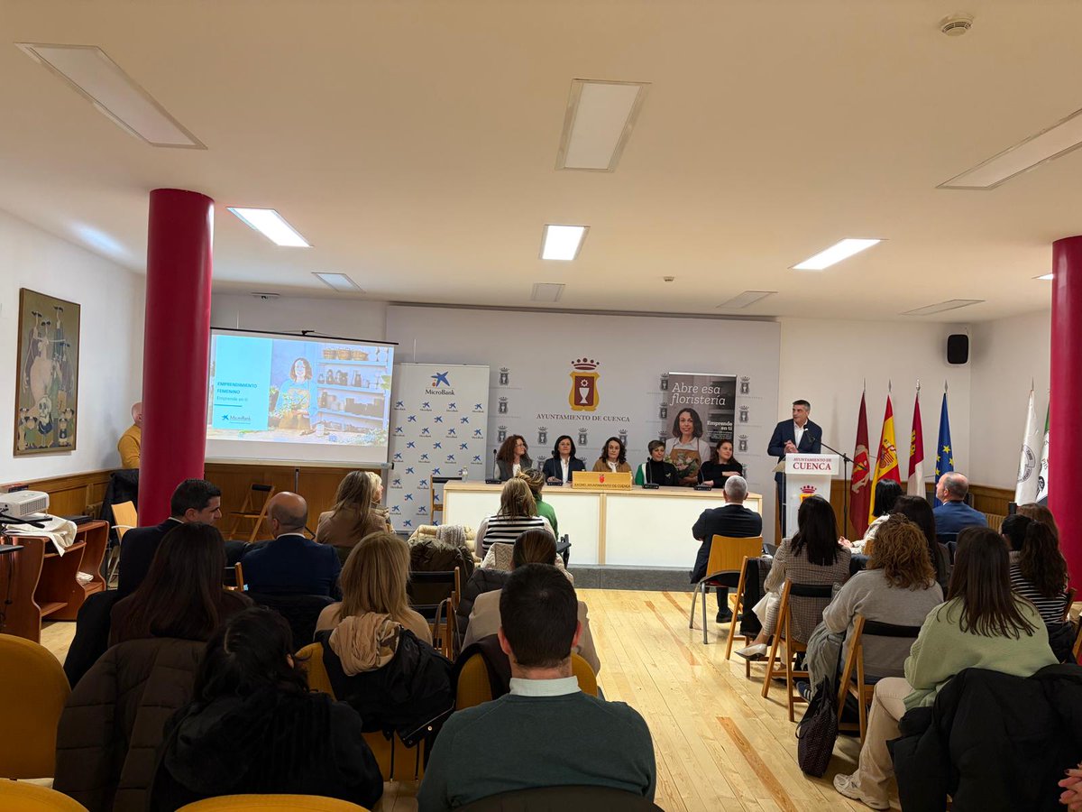 PRODESE's tweet image. ✅Nuestro gerente, Víctor Alcocer, y la técnico de #PRODESE, Tamara Alique, asistieron ayer en Cuenca a la Jornada de Apoyo al Emprendimiento Femenino, organizada por #MicroBank, el banco social de #CaixaBank. (+)