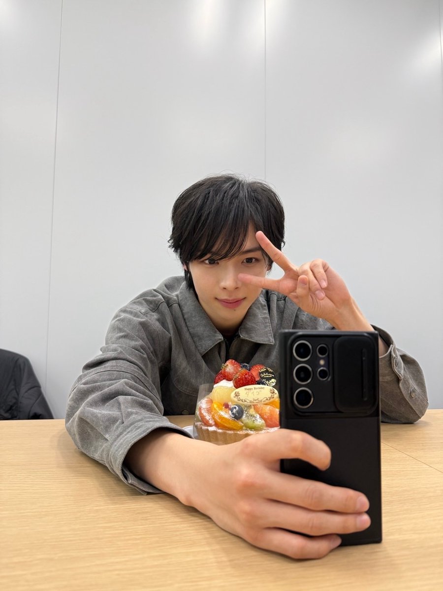 初めての２4歳！
沢山のメッセージ本当にありがとうございます！全部届いてます！😭

幸せにします。行くぞう！！！！！