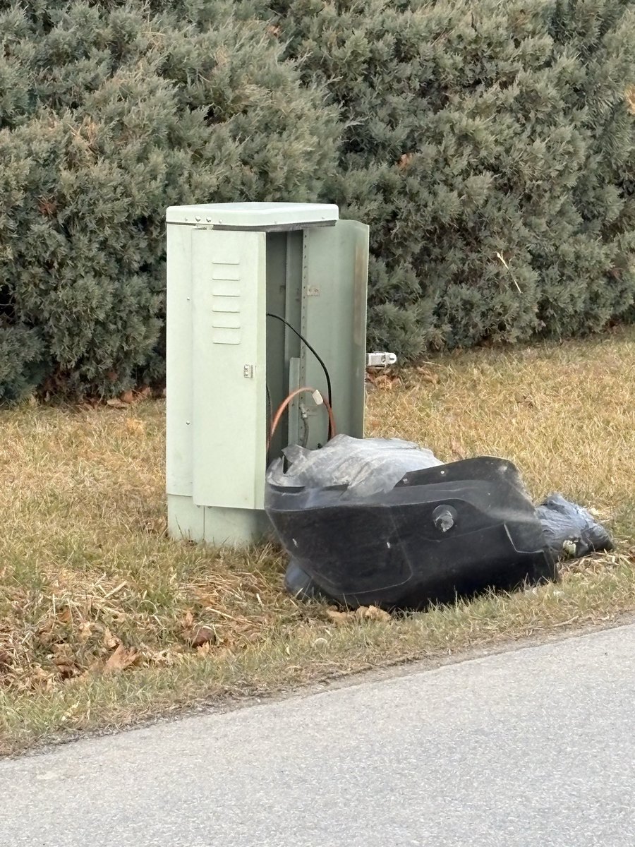 ChaneySchaney's tweet photo. Xfinity bill is $300+ service has been on/off again due to infrastructure upgrades.  Service has been horrible since Jan 12th.  Then you see this and it screams laziness and questionable competency. https://t.co/gu9Eco3cLr