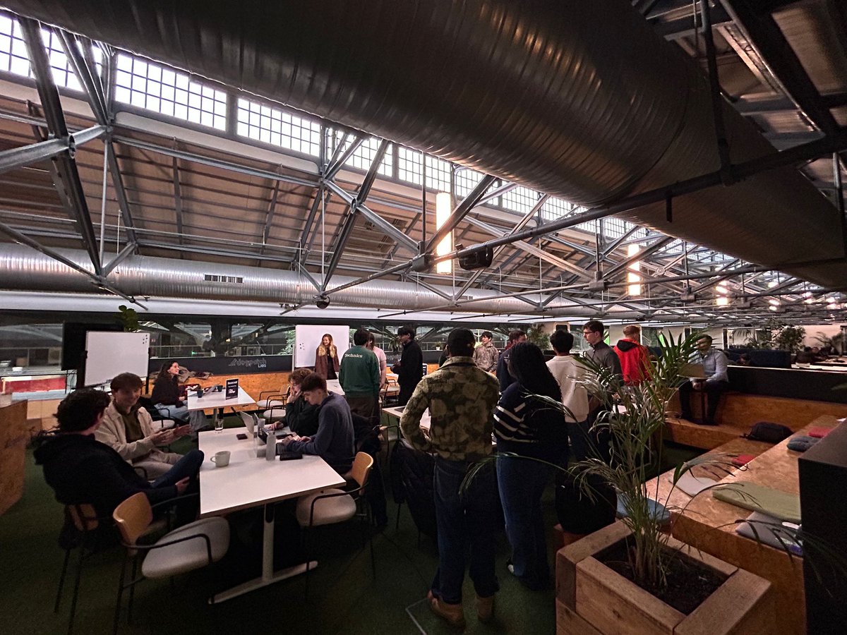 Menno Axt tweet media