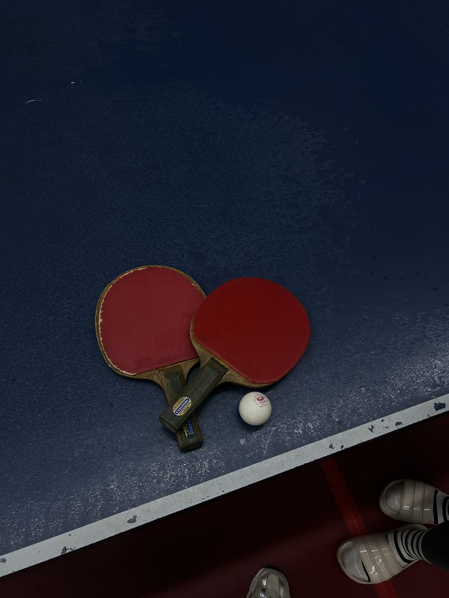 ellszli's tweet photo. Ping pong… 🏓 https://t.co/Aq1rqT68NS