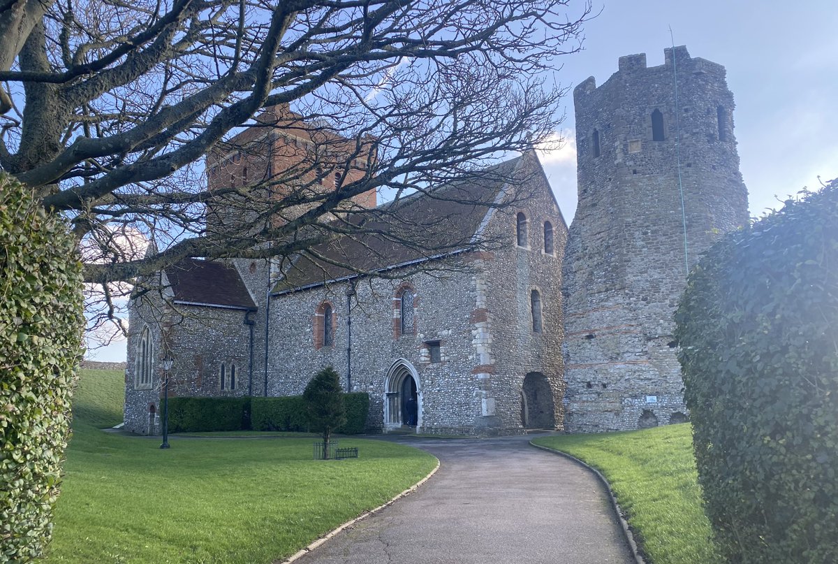 grahamscheper's tweet image. This is St. Mary sub Castro, in Dover, one of the oldest churches in England. This present building was constructed during the time of Ælfric of Eynsham, around the beginning of the 11th century.

The word for “church” in OE was ċiriċe, pronounced like /ˈt͡ʃi.ri.t͡ʃe/ (chiriche).