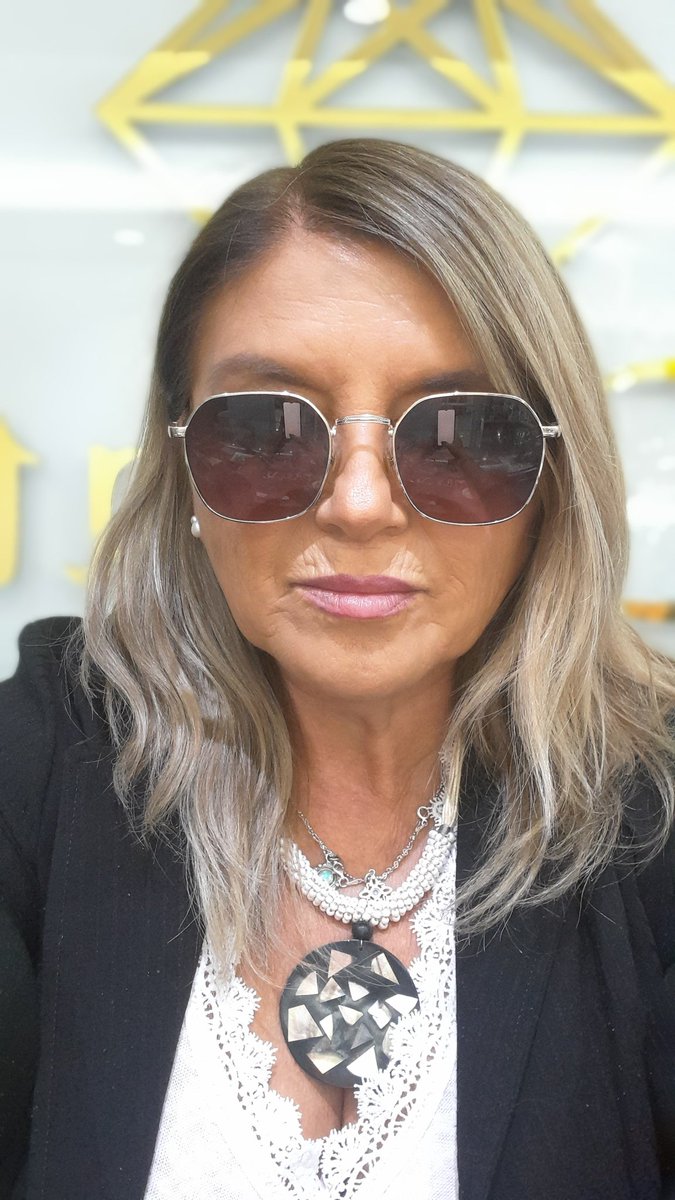 isabelgutierr21's tweet photo. Buen día, lindo miércoles!! Agradecer , valorar, apapachar a esas personitas que hacen linda tu vida, q siempre estan 😍 y no olvides si puedes ayudar, hazlo!! X muy poquito q sea , quien lo necesita y reciba será feliz, la vida es bella cuando das, agradeces, q les vaya bonito🤗 https://t.co/r2iWGBqbUv