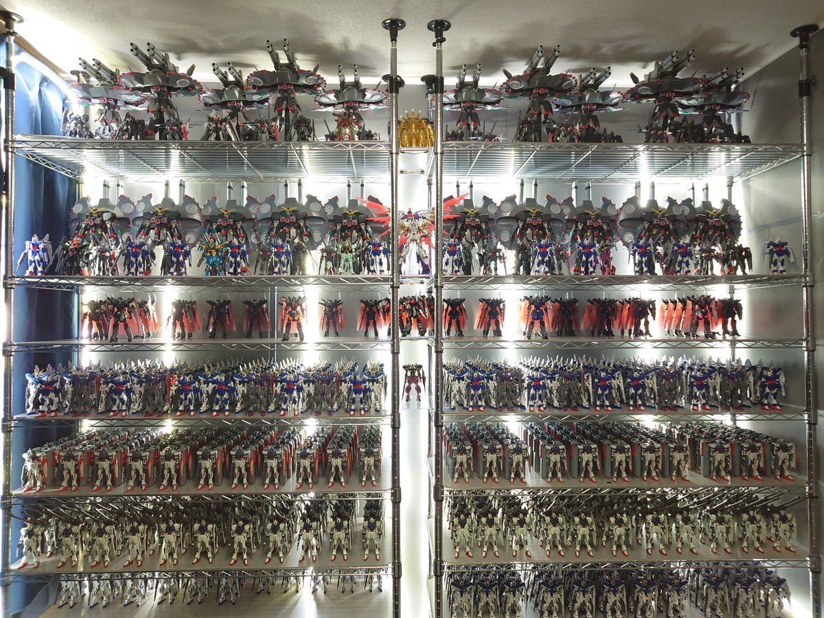 C6UoYqRYwMUMQHw's tweet image. 一応、視覚的にチカチカするかもなので(⁠･⁠o⁠･⁠;⁠)⁠ 

※閲覧注意※

今家に在る組んで整列できるSEED機体は並べました┐⁠(⁠´⁠ー⁠｀⁠)⁠

壮観ですね(⁠人⁠*⁠´⁠∀⁠｀⁠)⁠｡⁠*ﾟ⁠+

さて…次はダブルオーの棚を…(⁠•⁠ ⁠▽⁠ ⁠•⁠;⁠)